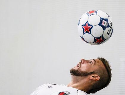 chrishofley's tweet image. Love this shot of #FuryFC's @maykon by Sun photog Errol McGihon at training last week. #OFFC