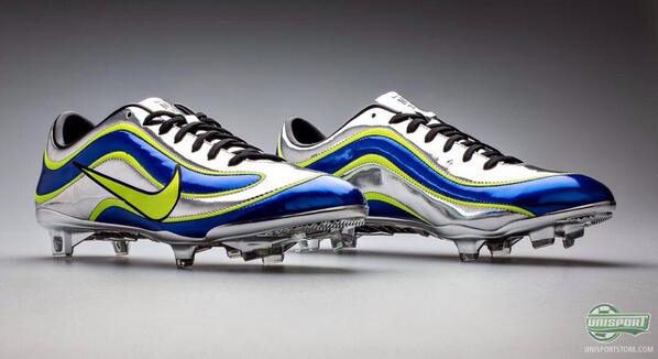 r9 soccer cleats