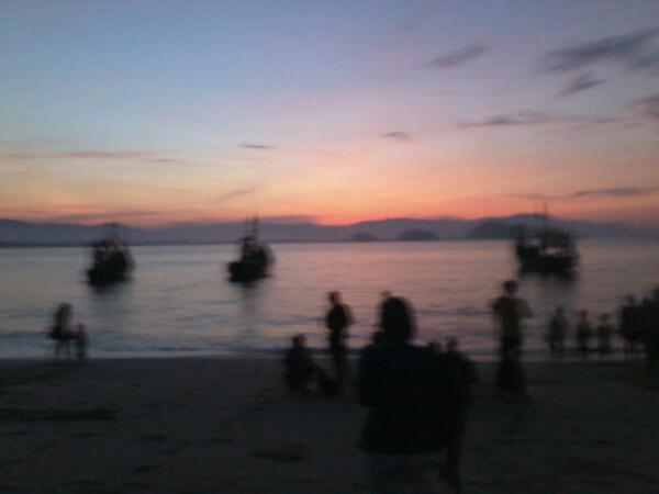 tak bisa lihat sunset,, "sunrise" pun jadi 
#assekk :)