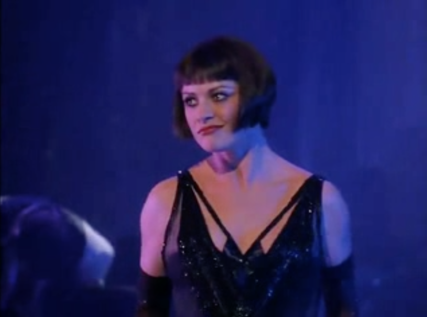 Jトラボルタ 映画 Chicago 冒頭の All That Jazz で妹を殺した直後にショーに出てたキャサリン ゼタ ジョーンズの 警察が来た瞬間のこの顔 この顔がたまらなく好きなんだけど Chicago キャサリン ゼタ ジョーンズ Http T Co Pl5uguj6vk