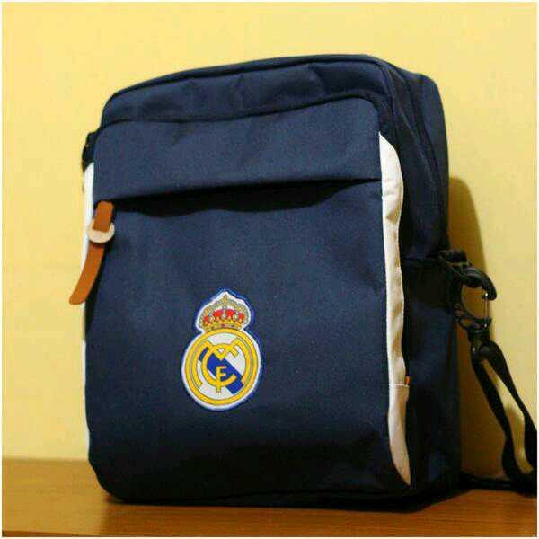 DMshopinc's tweet photo. NEW SLINGBAG MADRID | 110K | CP 089671892583 / 73D744FD http://t.co/g5A3qF5gyX