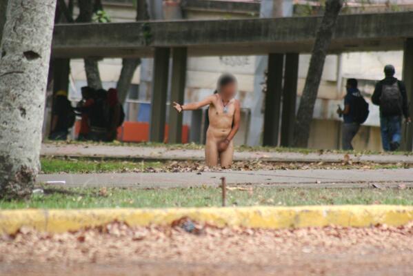 DolarToday's tweet photo. ¿Que veo? un joven digno, un héroe al que le quitaron su ropa pero no su dignidad. Hoy TODOS somos ese joven! http://t.co/J3QUvxCHi1