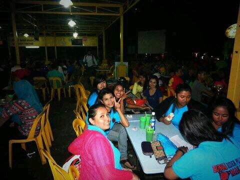 CMonteyl's tweet photo. #THROWBACK lepak w/ BUNGA RIDER PUJAAN MALAY :* http://t.co/0RR9WkpGNY