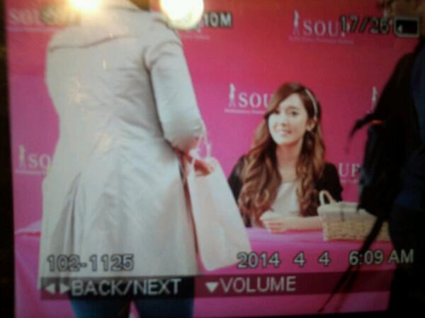 [PIC][04-04-2014]Jessica tham dự buổi fansign cho thương hiệu "SOUP" vào trưa nay BkWnXpECUAA1263