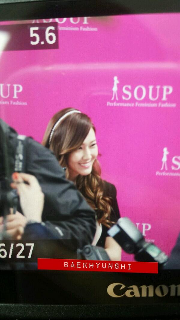 [PIC][04-04-2014]Jessica tham dự buổi fansign cho thương hiệu "SOUP" vào trưa nay - Page 2 BkWo4VCCQAAs4P_