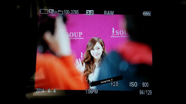 [PIC][04-04-2014]Jessica tham dự buổi fansign cho thương hiệu "SOUP" vào trưa nay BkWouMDCcAAGdi7