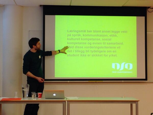mskanstad's tweet photo. "Vi er for mange stud. og for få lærere til å få den individuelle oppfølgingen vi trenger" @mjfredheim #skikkethet http://t.co/noZJ4bGAhG