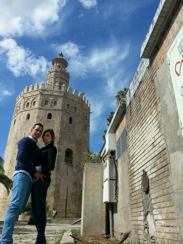 valeriorisquez's tweet photo. Dias cortos o dias largos! Lo k si esta claro que pronto me tienes aqui contigo.Cuidate pequeña @nika2t y se feliz TQ http://t.co/ImrTfeRr4X