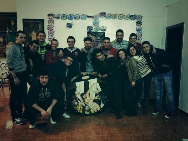 Devallament's tweet photo. Demà estos 15 jovens ho tornen a donar tot! Moltissima sort a tots! http://t.co/mjdhZ4d0OU