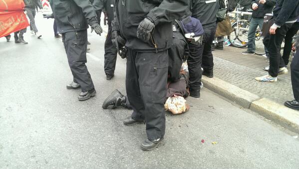 Die Spinnen. Die #Bullen. Die Schweine. #Zwangsraeumung #wissmann10  Heraus zum revolutionären #1Mai! #Berlin #XBerg