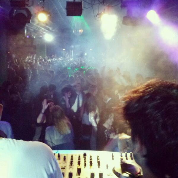JositoAtm1989's tweet photo. La última vez que pincharon @The_Bloomers pasó esto!
Esta noche vuelven a @Discoteca_Bisu
Listas Jose Otero hasta 2! http://t.co/9LyRUvjFx0