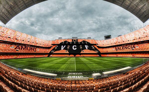 FormacionVCF's tweet photo. Tras una noche muy dura, existen motivos para creer en la remontada #Amunt @valenciacf #MestallaNocheMagica #VENDETTA http://t.co/5qYT3pGtUA