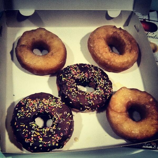 ¿Sabías que puedes pedir donuts?   Envia un mensaje o correo electrónico si quieres más información.