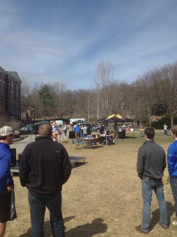 yourGspaceparty's tweet photo. Getting ready for some festivities on the green space #moveyourPhi'T http://t.co/XR4otHXSPe