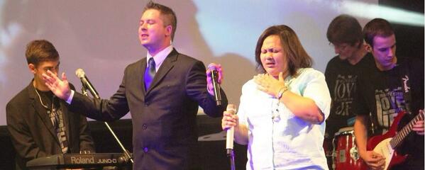 GloryofRevival's tweet photo. Had a great time worshipping God http://t.co/njKzJGXfTl