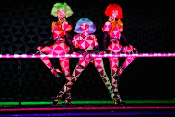 SyrenLatex's tweet photo. Thank GAWD its Friday!  Some neon sinspiration from the @crazyhorseparis love them #CrazyGirls #burlesque #Paris http://t.co/fa4JFiBTYv