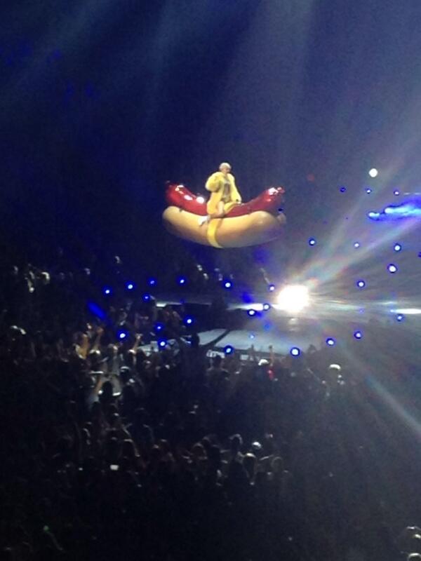 FirstClass_fit's tweet image. last night was a success #bangerz