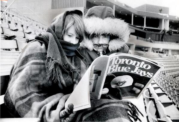 BlueJays's tweet photo. Cool Pic! RT @STARHistoricPix
A little chilly on that day in 1977 - @BlueJays home Opener in 1977. *BorisSpremo, http://t.co/x6PtviPrRr