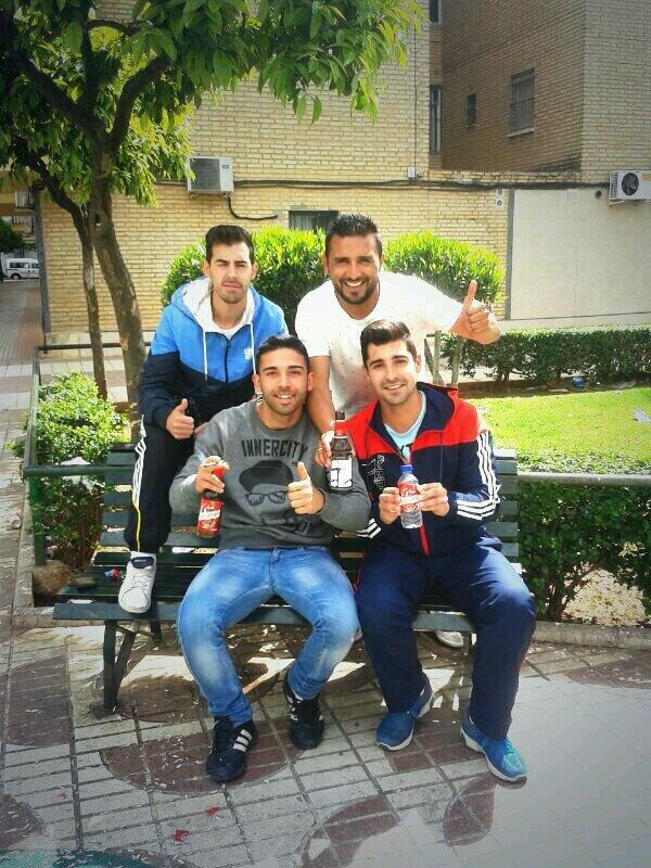 marydegrandy's tweet photo. @moisesfagundez @JoseBomba10 @luisllano91 #maquina os echamos mucho de menos broders http://t.co/WoIEb47Y4u