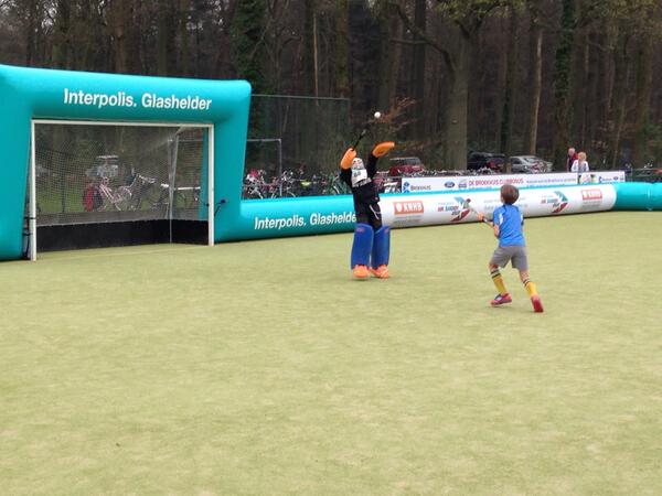 1ste <a href="/Interpolis/">Interpolis</a> Shoot Out clubkampioenschap op Shinty, kids inspireren! Strijd, aanmoedigen en lachen met elkaar!