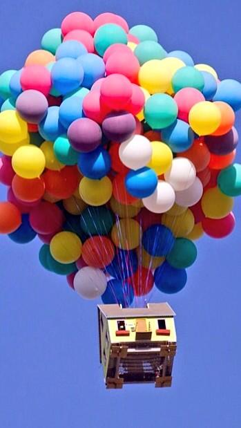 Johnnycesartist's tweet photo. This is someone's house? #sillytweet #balloons #imagine #idontknowaboutthisone http://t.co/CaOvI24hyE