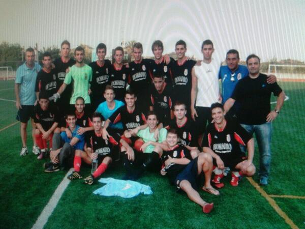 eduluna4's tweet photo. "@Piichuu_13: Hace dos o tres cumpleaños q recuerdos ..asi si http://t.co/LMJN6u1OFY" equipazo!! si si, q recuerdos.