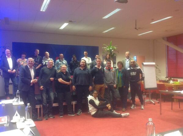 ChuismanCees's tweet photo. Jongeren en bezoek @SupvoorSup op de kiek. http://t.co/h2siV74Vnk