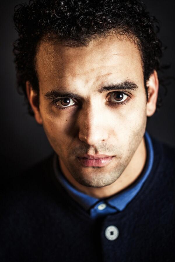 Wat zijn we trots dat <a href="/MarwanKenzari/">Marwan Kenzari</a> ons komt betoveren op za 10 mei. amsterdampoeziefestival.nl/programma/duiz…