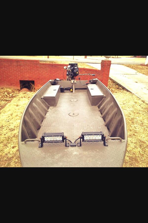 SwampThangCalls's tweet photo. Got our new rig for this year! 1648 crawdad true flat bottom with 23 hp MB SD!!!! http://t.co/lYMKVVeKFq
