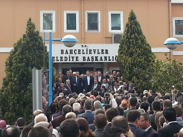 osmndvlioglufan's tweet photo. "Ustalık dönemi bütün Bahçelievlere hayırlı olsun... @osmandevelioglu #TeşekkürlerBahçelievler http://t.co/ikkXiTTZ2l"