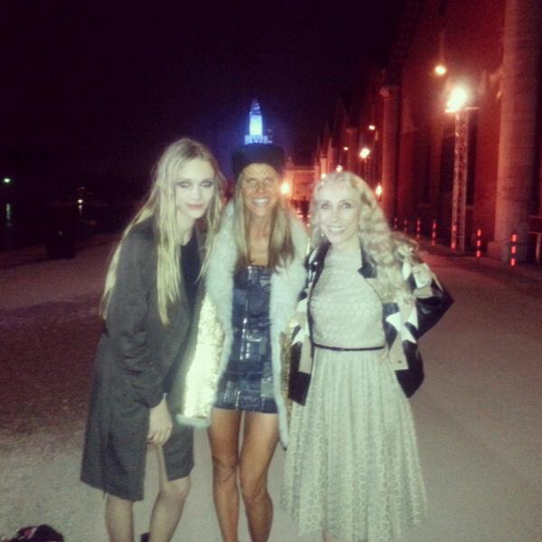 ImStavStrashko's tweet photo. @DIESEL after show party with @annadellorusso @annadellorusso and @francasozzani http://t.co/xPAKLxw6DA