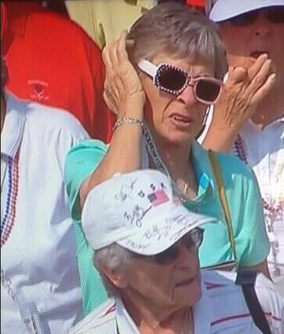 talkSPORT's tweet image. Nice to see Wenger enjoying #aintreeladiesday