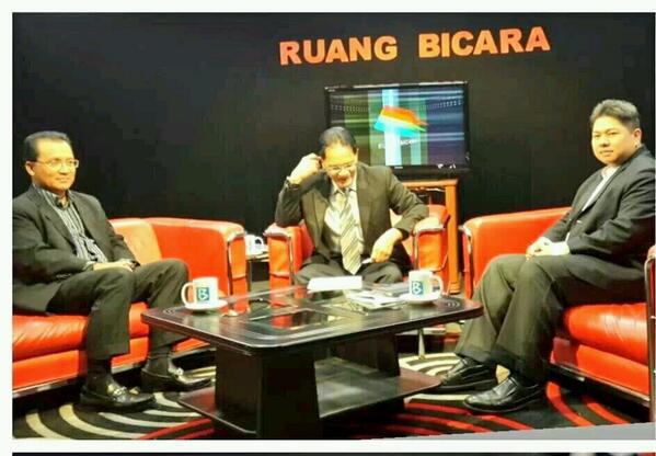 NoorEhsanuddin's tweet photo. Sekarang di Ruang Bicara @BernamaTV  Saluran 502 Astro http://t.co/g8jFBjL0XW