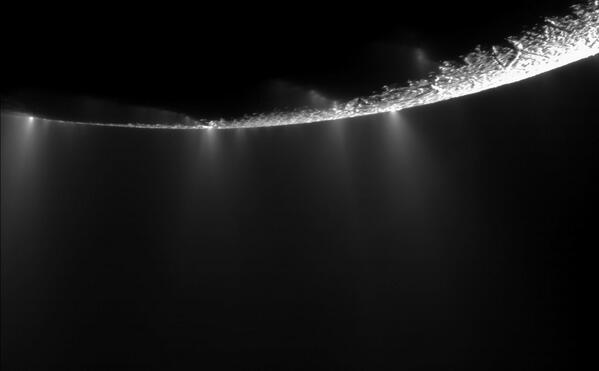 CNN's tweet image. Saturn&apos;s moon Enceladus may have an underground ocean. Could there be life? cnn.it/1jakuzm  via...