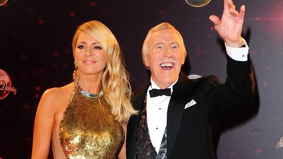 itvnews's tweet photo. Sir Bruce Forsyth to leave Strictly Come Dancing http://t.co/6EZtkkQK7k http://t.co/qAnRYIyx74