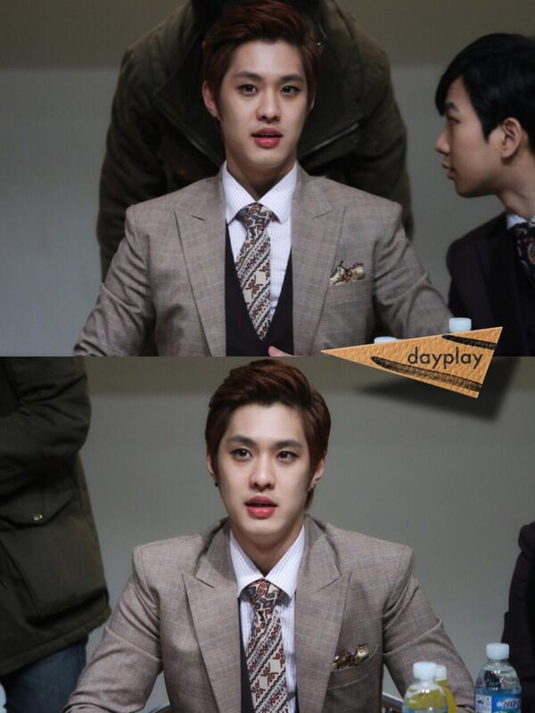 DAYPLAY_SSONG's tweet image. 140404 종로 팬사인회 승호 #남자답게 머리가 바뀌셨당😌