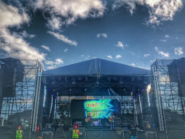 <a href="/DieSkynmaagde/">Die Skynmaagde</a> op die kaktus-verhoog #kknk2014 cc <a href="/kritredaksie/">krit</a>