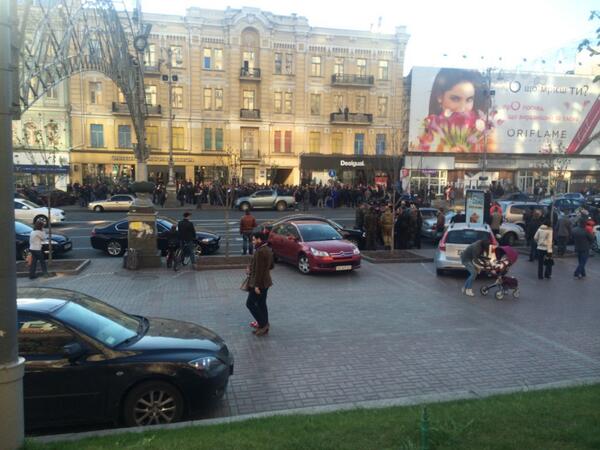 gorbiii's tweet photo. Знову тітушки? http://t.co/csIN7sp9LX