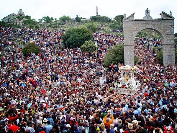 _Paisajes_'s tweet photo. Romeria de la Virgen de la Cabeza, un referente de Andalucia en el mundo http://t.co/WRsu3TFi4g