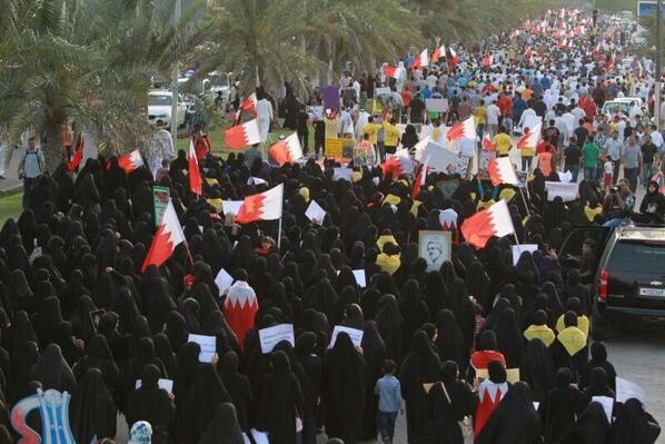 AlWefaqEN's tweet photo. Masses rally for constitutional rights and  independent judiciary to cherish the individual's right in #Bahrain #F1 http://t.co/pkmOd42V2B
