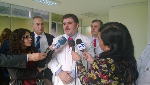 SPublicaMINSAL's tweet photo. Subsecretario @jaimeburrows con medios de comunicación Región Bio Bio - Campaña Vacunación Influenza 2014 http://t.co/PQKghQoH2K