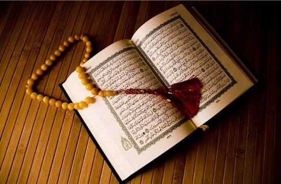 " اللهم نور قلوبناوقلوب❤ أحبابنا بالقرآن وأجعل صدورنا { مضيئةً بذكرك}