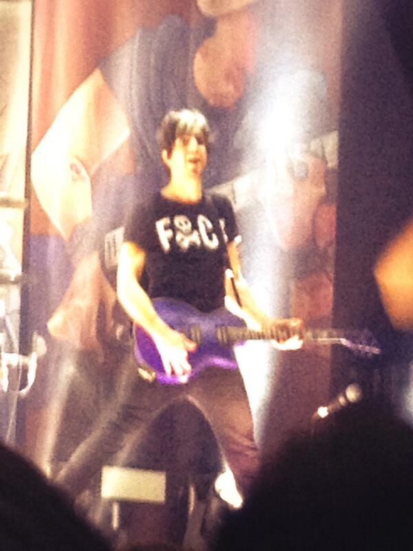 willlemscott's tweet image. Feels like it was only yesterday that I saw #AllTimeLow on their #LoveLikeWarTour