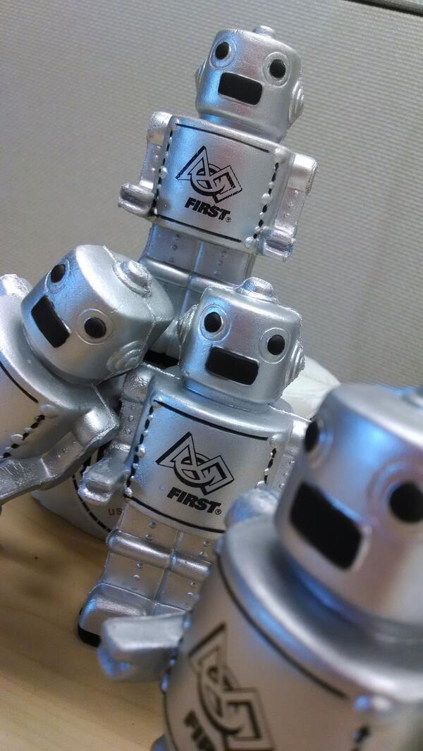 firstlegoleague's tweet photo. Robot Selfie!! #omgrobots #kicksomebot #selfieswithdean #robotselfie @FIRSTweets @FRCTeams @FTCTeams http://t.co/hNVRvKRjoZ