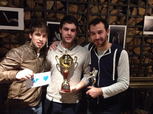 LuiscAlonso's tweet photo. Campeones http://t.co/PqAcvOuGRE