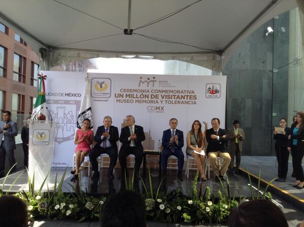 turismocdmx's tweet photo. Inicia ceremonia #VisitanteUnMillon @MuseoMyT @ManceraMiguelMX @TorrucoTurismo @VazquezMartin #CDMXTuristica http://t.co/2MWgaaD2vk