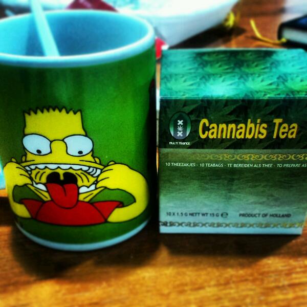 mcparound's tweet photo. En @sinergiabaza nos hemos quedado sin cafe asi que a tirar de #souvenirs #tedecannabis http://t.co/T976bj1byH