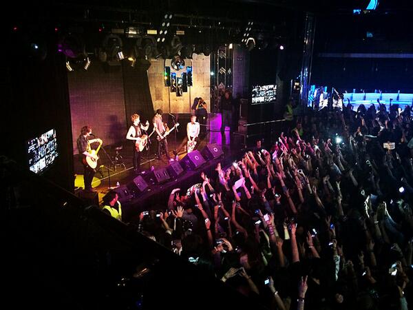 5SOS's tweet image. :-) #5sosEuroTripEspaña #5countries5days