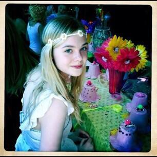 EllexFanning's tweet photo. Flower child http://t.co/NdSwaH0EBV