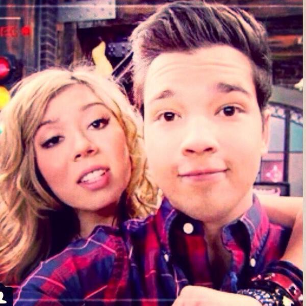 Sam still loves freddie!!